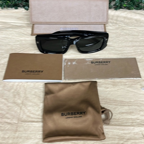 BURBERRY JARVIS SUNGLASSES BLACK - Picture 4 of 4